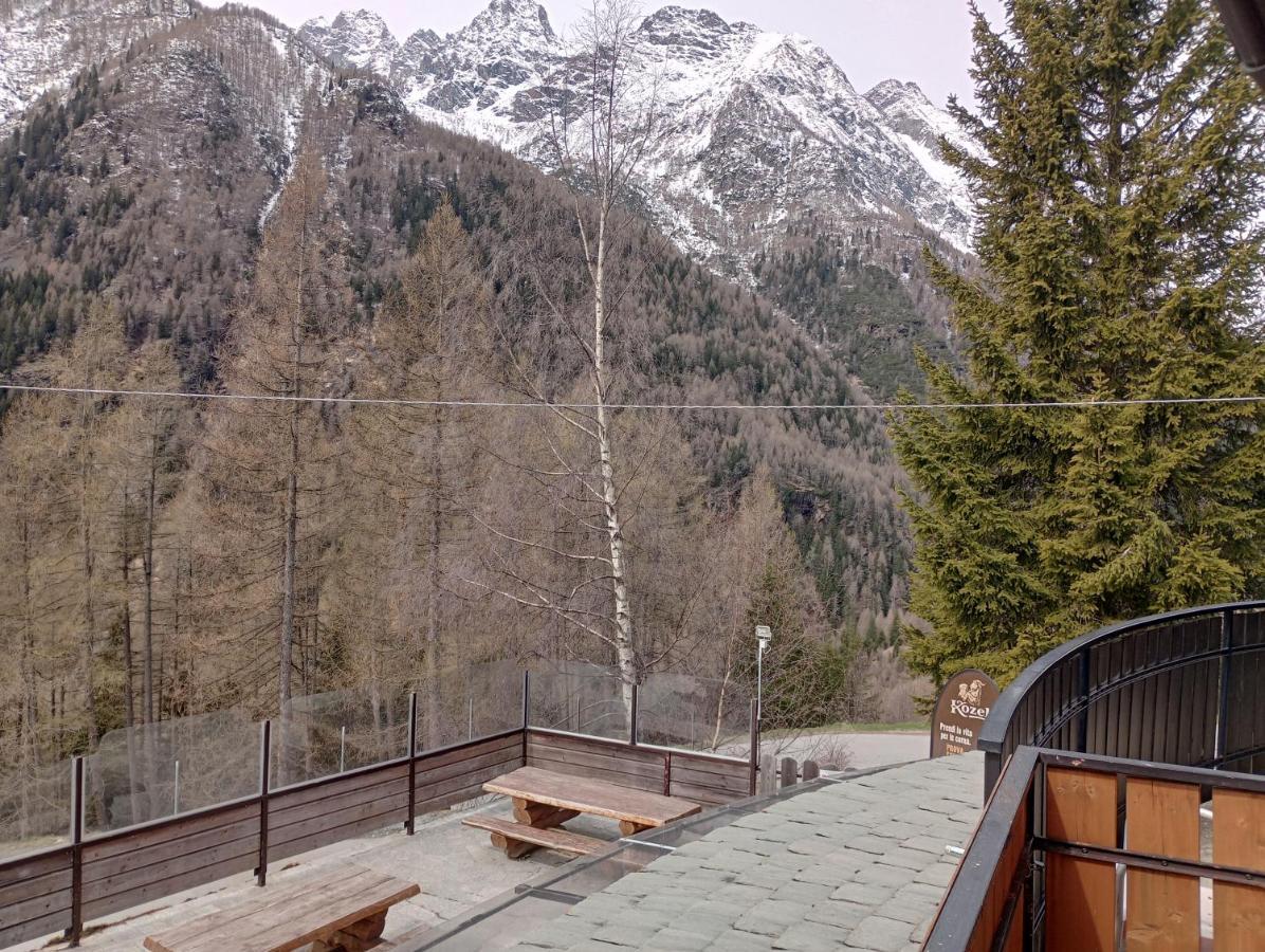 Sasso Nero Hotel Chiesa in Valmalenco Exterior photo