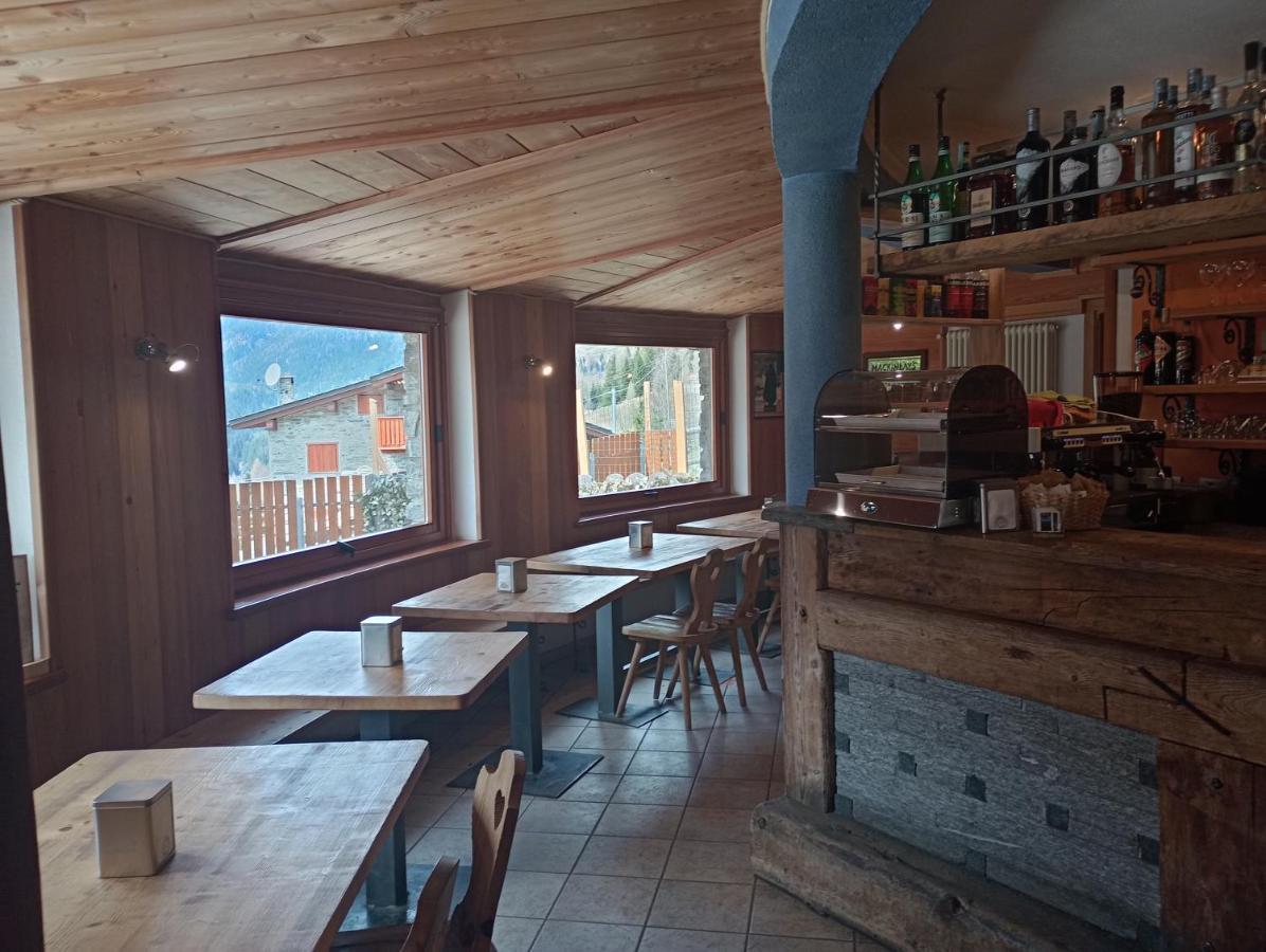 Sasso Nero Hotel Chiesa in Valmalenco Exterior photo