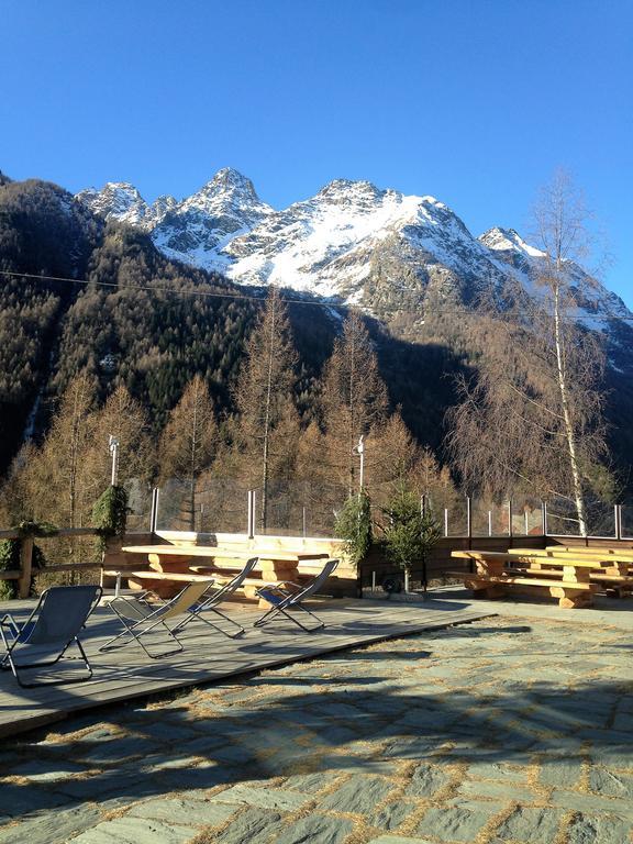 Sasso Nero Hotel Chiesa in Valmalenco Exterior photo