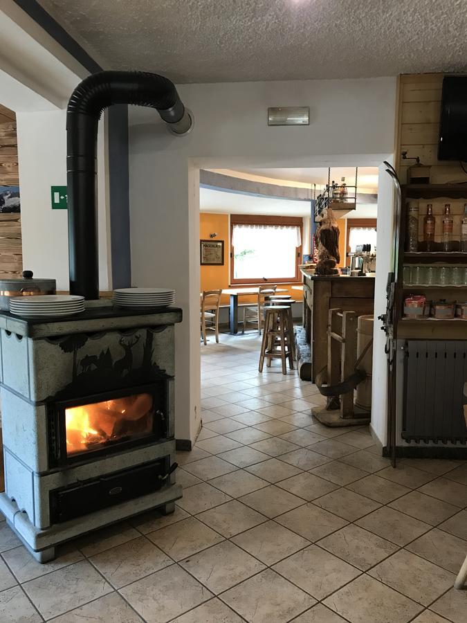 Sasso Nero Hotel Chiesa in Valmalenco Exterior photo
