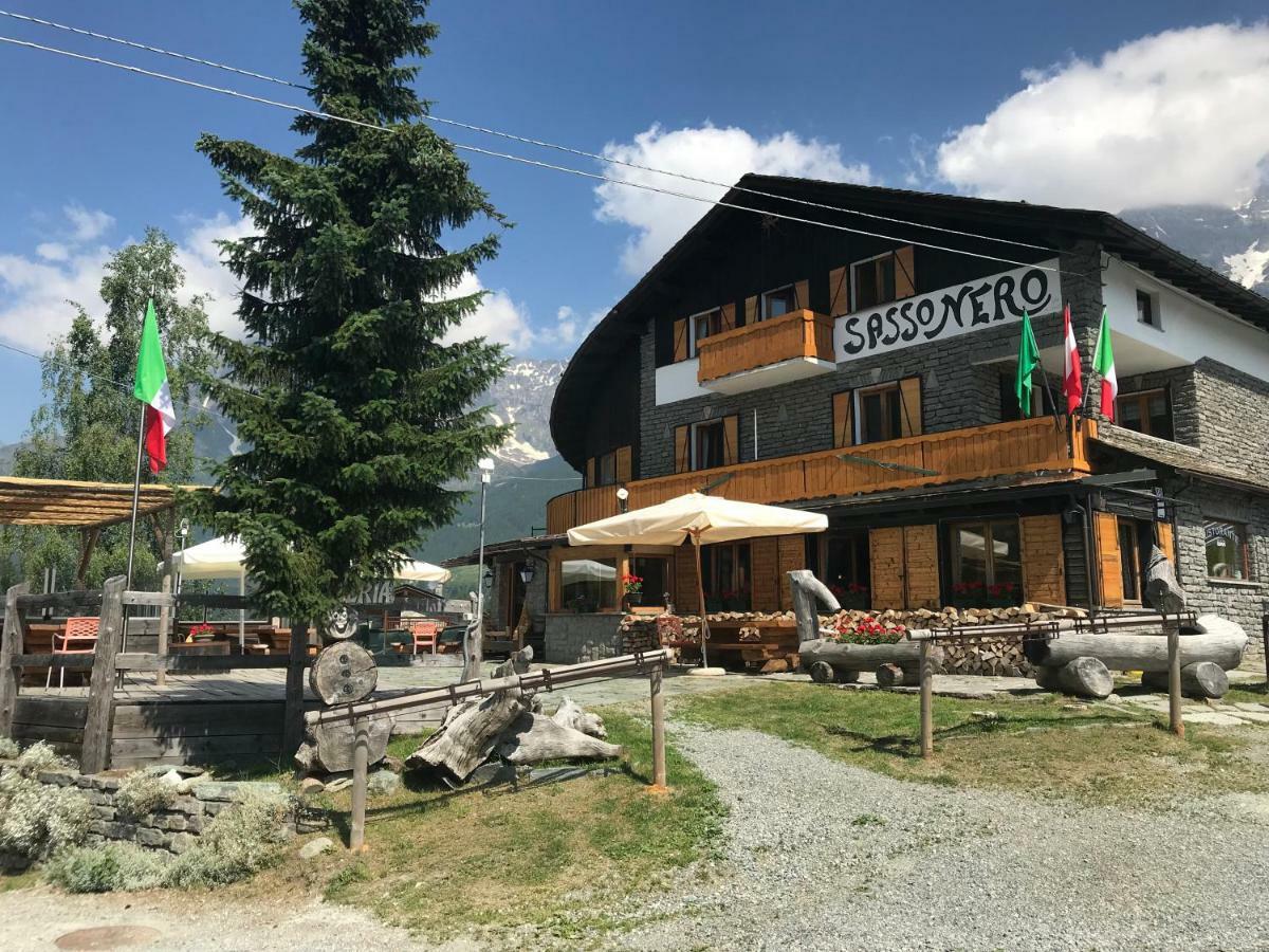 Sasso Nero Hotel Chiesa in Valmalenco Exterior photo