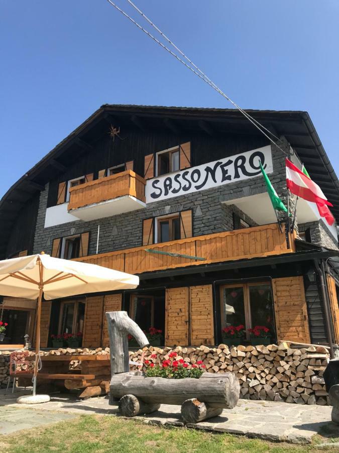 Sasso Nero Hotel Chiesa in Valmalenco Exterior photo